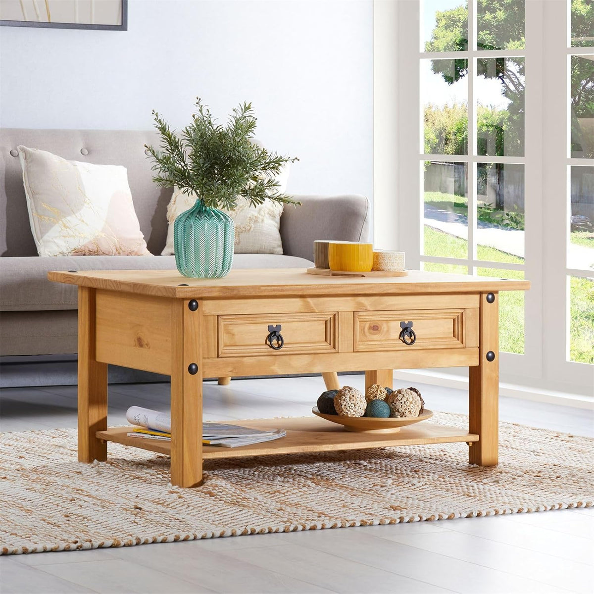 Mesa de centro Salsa de CARO-Möbel IDIMEX, madera maciza de pino, dos cajones y estante, natural