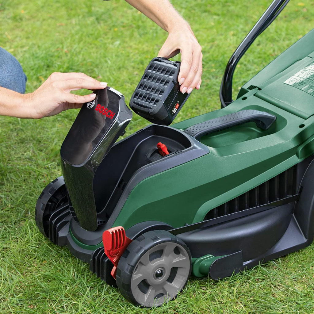 Cortacésped a batería Bosch CityMower 18V-32-300 (18 voltios, 1 batería de 4,0 Ah, ancho de corte: 32 cm, para superficies de césped de hasta 300 m², en caja)