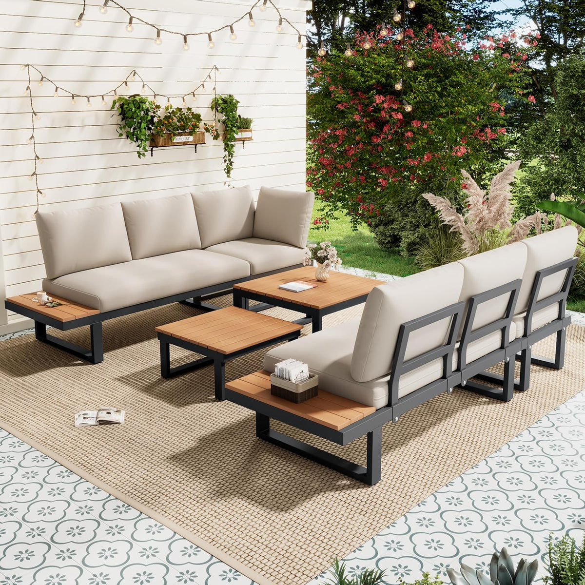 Set de muebles de jardín, posición en esquina, con función de inclinación ajustable (5 niveles, hasta 55°), tubo de acero galvanizado, tablero de mesa de madera plástica, con dos mesas de centro, beige + gris