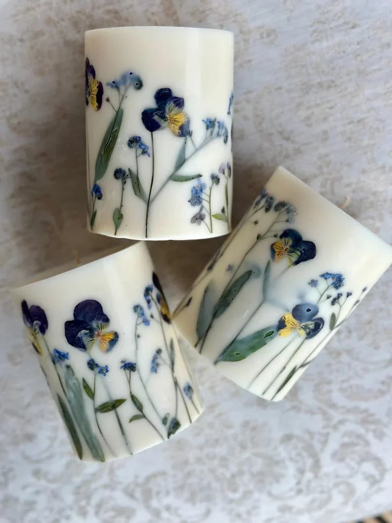 Vela de pilar con flores prensadas – Vela de cera de soja con flores reales, 9 x 7,5 cm