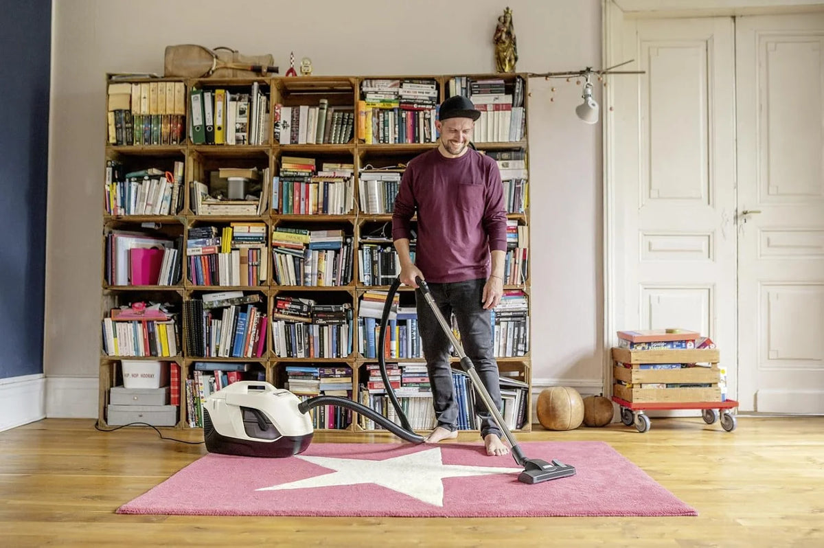 Kärcher DS 6 Odkurzacz z filtrem wodnym, moc: 650 W, promień działania: 10,2 m, waga: 7,5 kg, filtr HEPA 13, przełączana dysza podłogowa, dysza szczelinowa, dysza do tapicerki