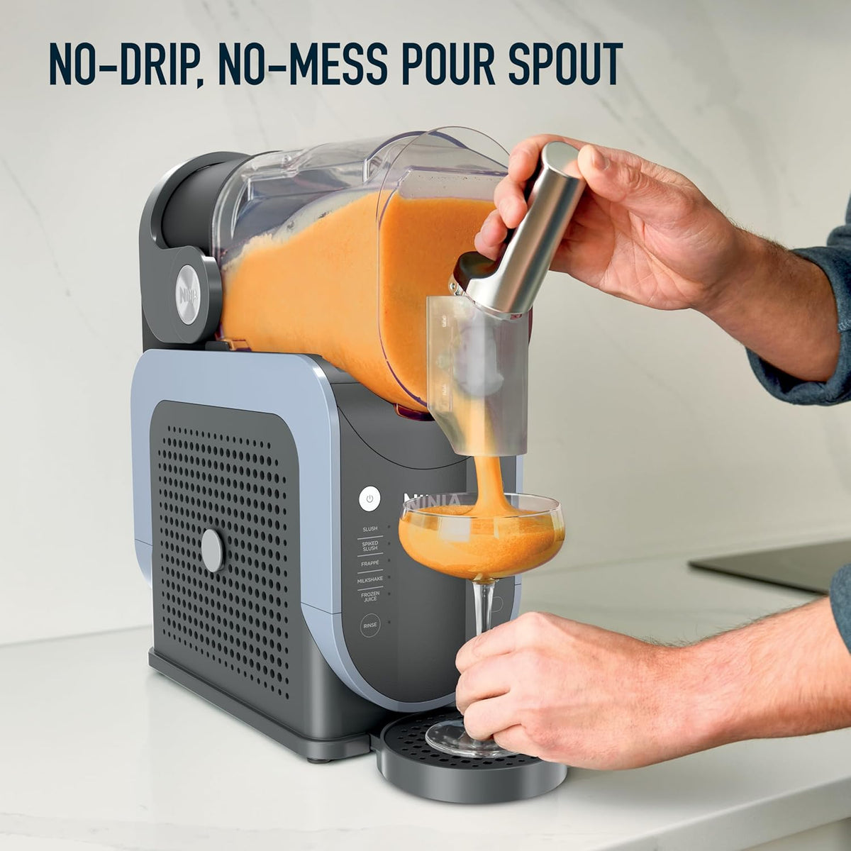 Máquina para granizados y bebidas congeladas Ninja SLUSHi con tecnología RapidChill | Recipiente de llenado fácil de 88 oz | 5 programas preestablecidos | Prepara margaritas, frappés y más | Con piezas aptas para lavavajillas | Negro | FS301