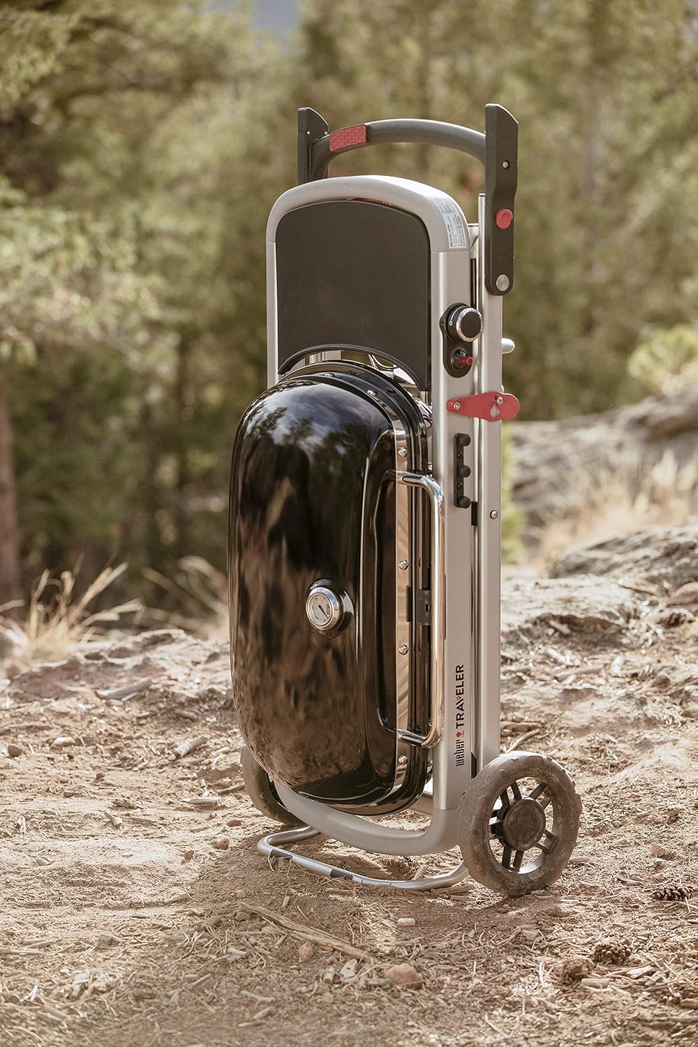 Barbacoa de gas portátil Traveler con soporte plegable y ruedas, quemador de 3,8 kW, superficie de cocción de 2065 cm² y termómetro en la tapa