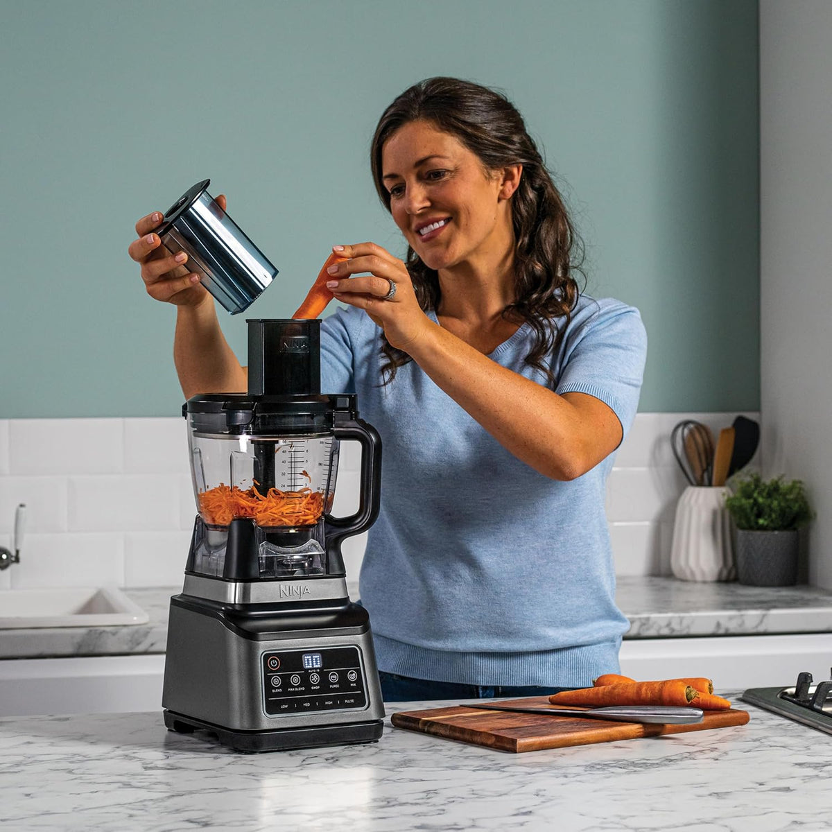 Procesador de alimentos y licuadora 3 en 1 Ninja con 5 programas: Mezclar, Mezcla máxima, Picar, Licuar, Triturar, recipiente de 1,8 L, jarra de 2,1 L, vaso de 700 ml, 1200 W, apto para lavavajillas, Auto-iQ, negro BN800EU