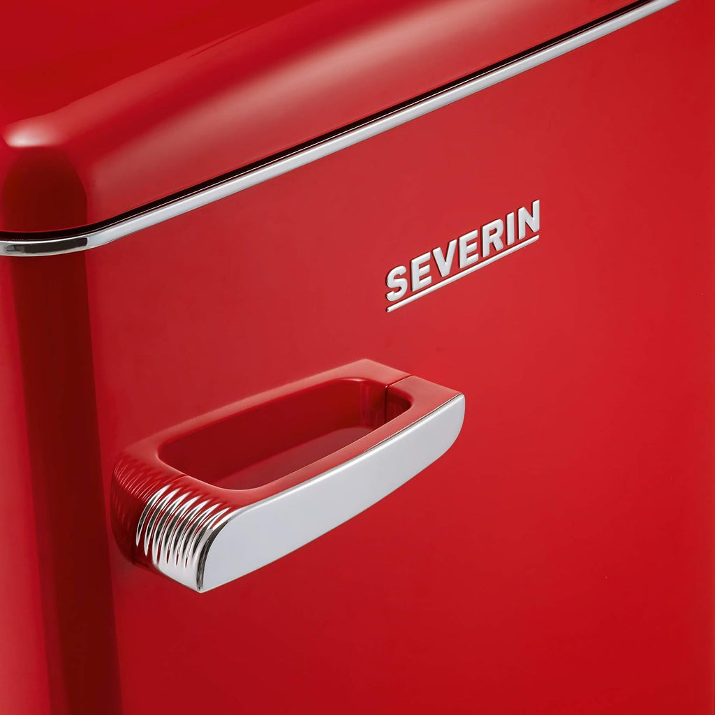 Mini refrigerador retro SEVERIN, incluye opción de refrigeración que ahorra espacio, 2 estantes ajustables en altura, compartimento congelador integrado, extremadamente silencioso - 37 dB, 108 L de capacidad útil, rojo, RKS 8830