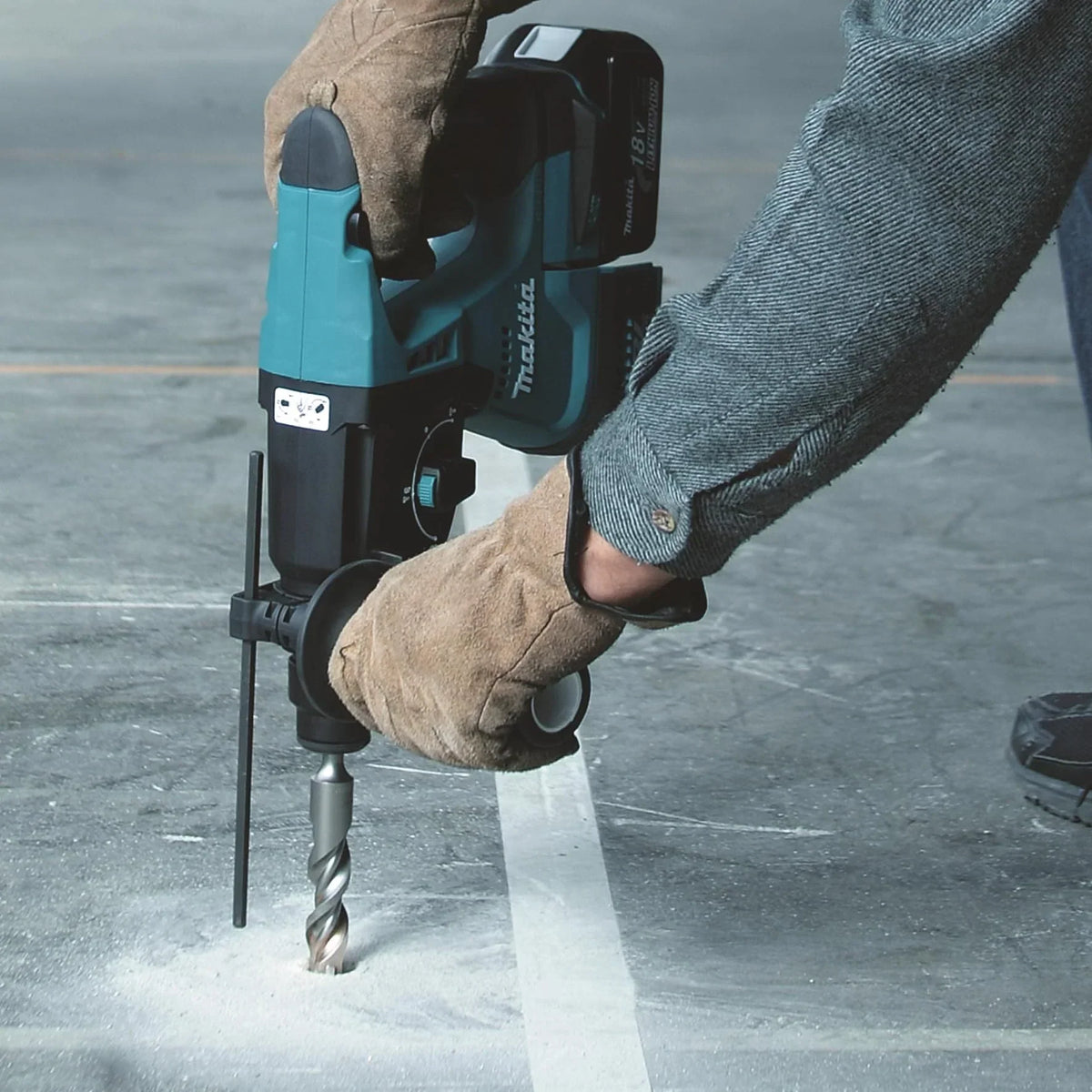 Martillo combinado a batería Makita DHR243Z de 18 voltios con SDS Plus, sin batería, sin cargador y sin sistema de extracción de polvo