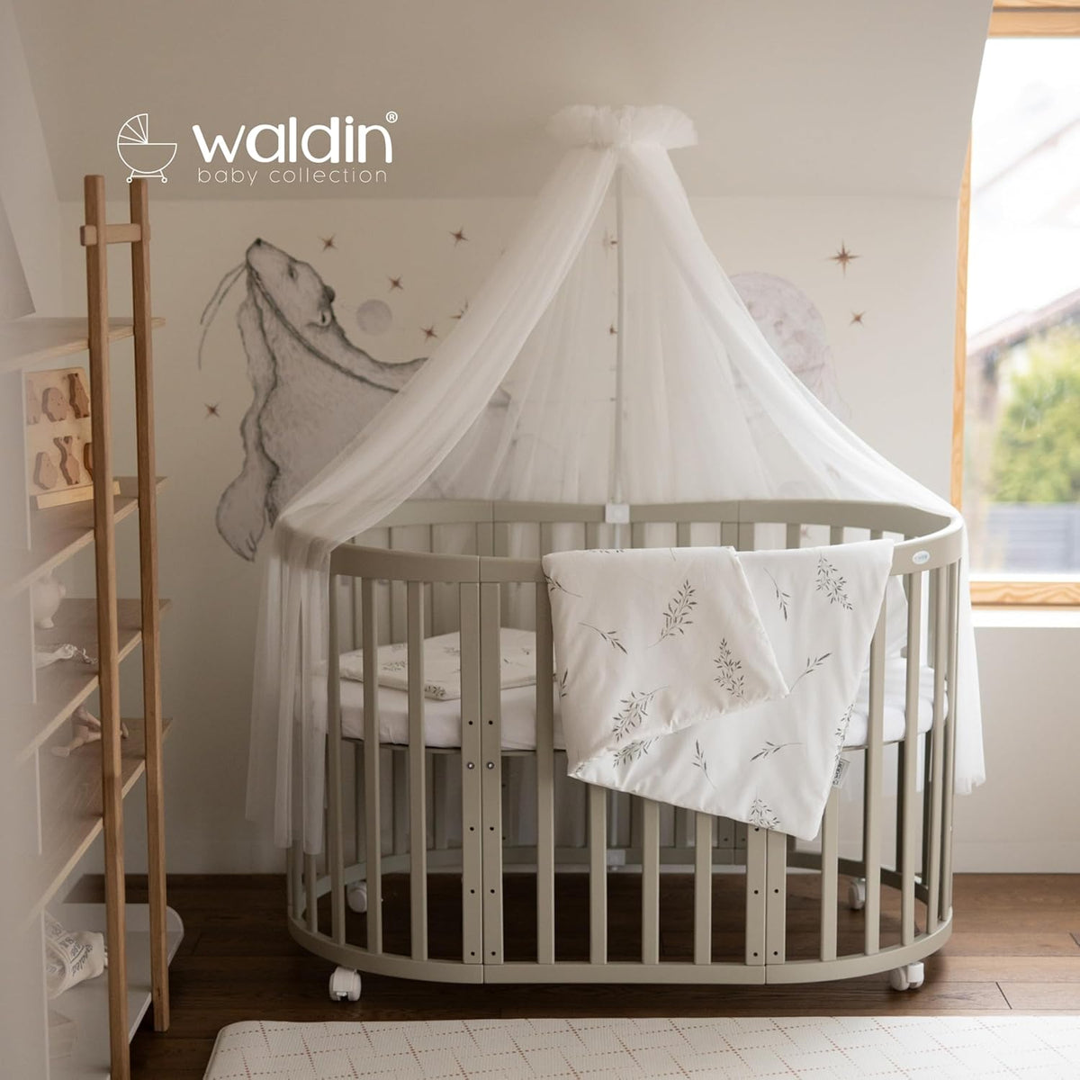 Cuna ovalada evolutiva Waldin, set completo 7 en 1, cuna de barrotes, cama infantil con colchón, cambiador, cuna colecho, madera blanca