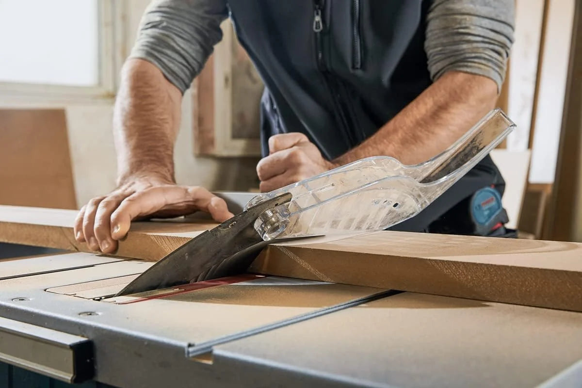 Bosch Professional: stołowa piła tarczowa GTS 254 (1 800 W, średnica tarczy pilarskiej 254 mm, prędkość obrotowa bez obciążenia 4 300 obr./min)