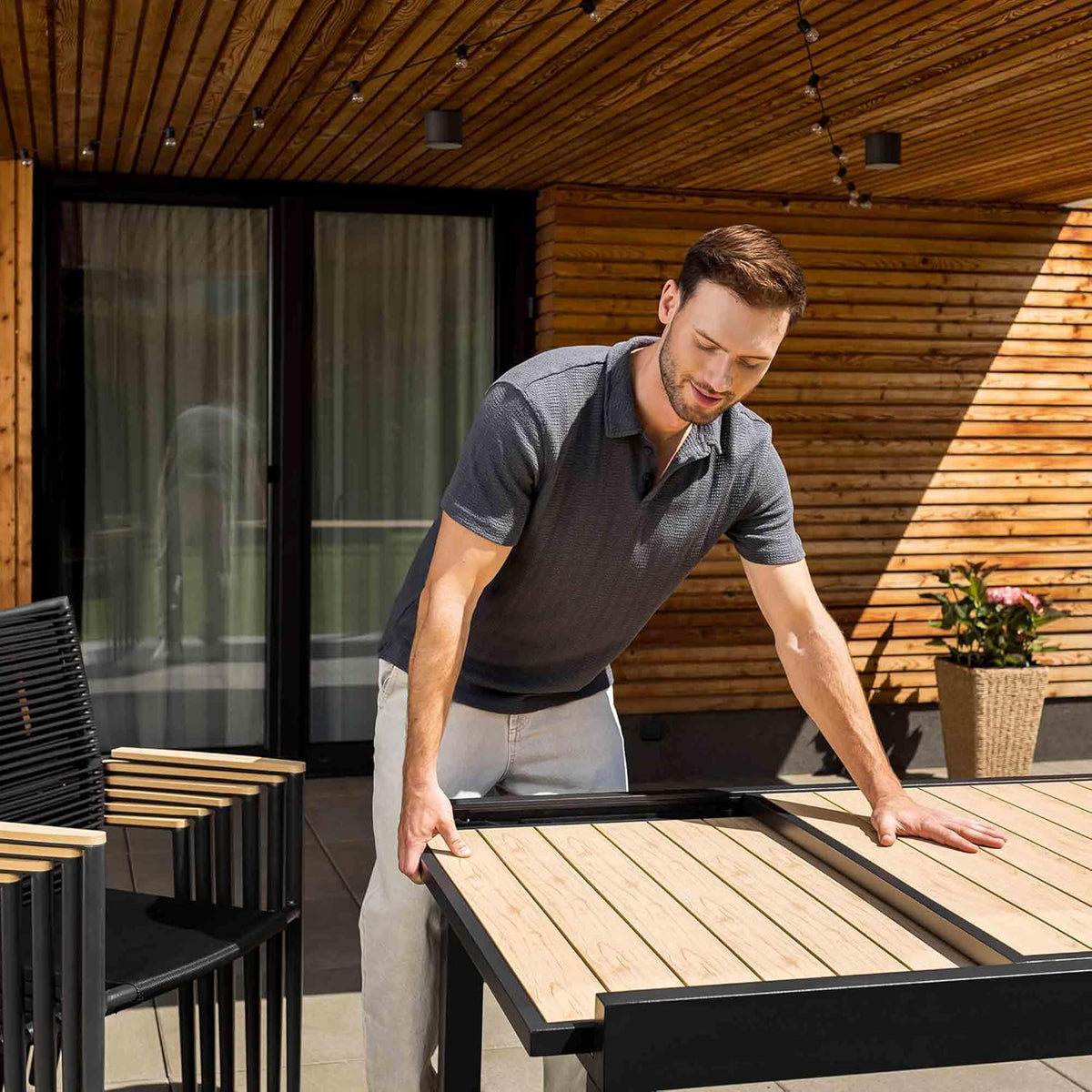 Mesa de jardín extensible di volio Galipo 135-270 cm – Mesa de terraza de aluminio resistente a la intemperie para 6-12 personas – Mesa de comedor con aspecto de madera y patas ajustables (beige)