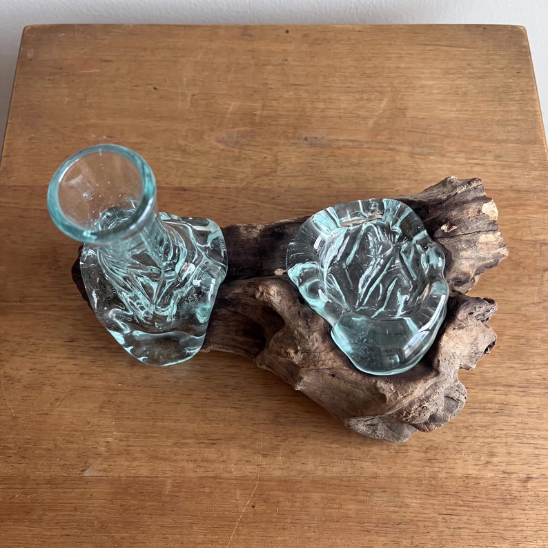 Jarrón de cristal sobre madera a la deriva con portavelas – Vidrio fundido sobre madera, decoración rústica de bosque, mini florero