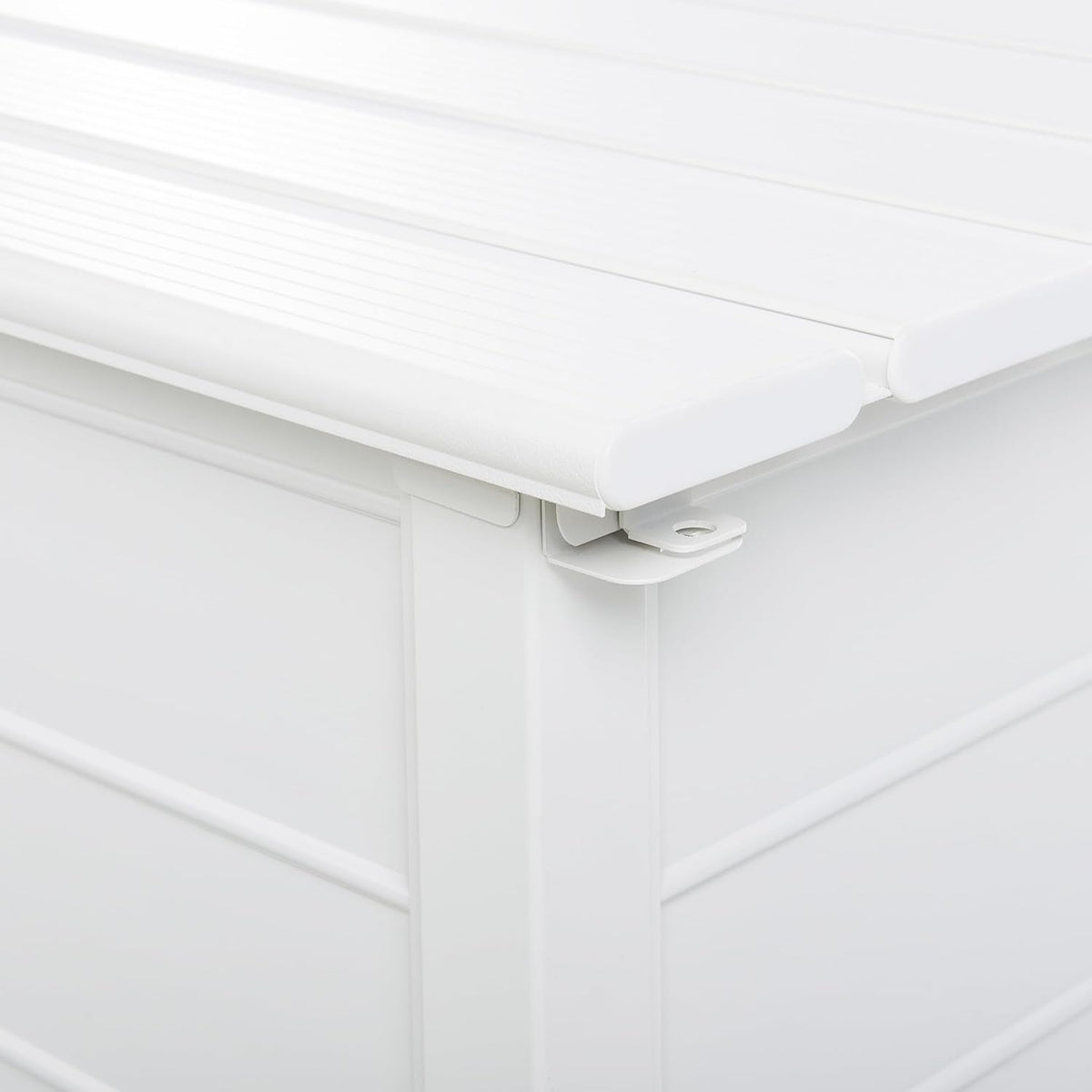 Baúl de jardín Beliani 330L aluminio blanco impermeable, arcón para cojines, caja de almacenaje Campalto