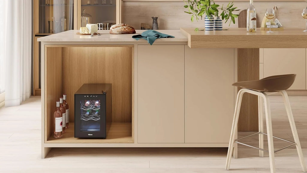 Tristar Termoelektryczna piwnica na wino, duża szczelność, do 6 butelek, cichy i stabilny, szklane drzwi, 3 poziomy ekranu dotykowego LED, oświetlenie wewnętrzne, WR-7506