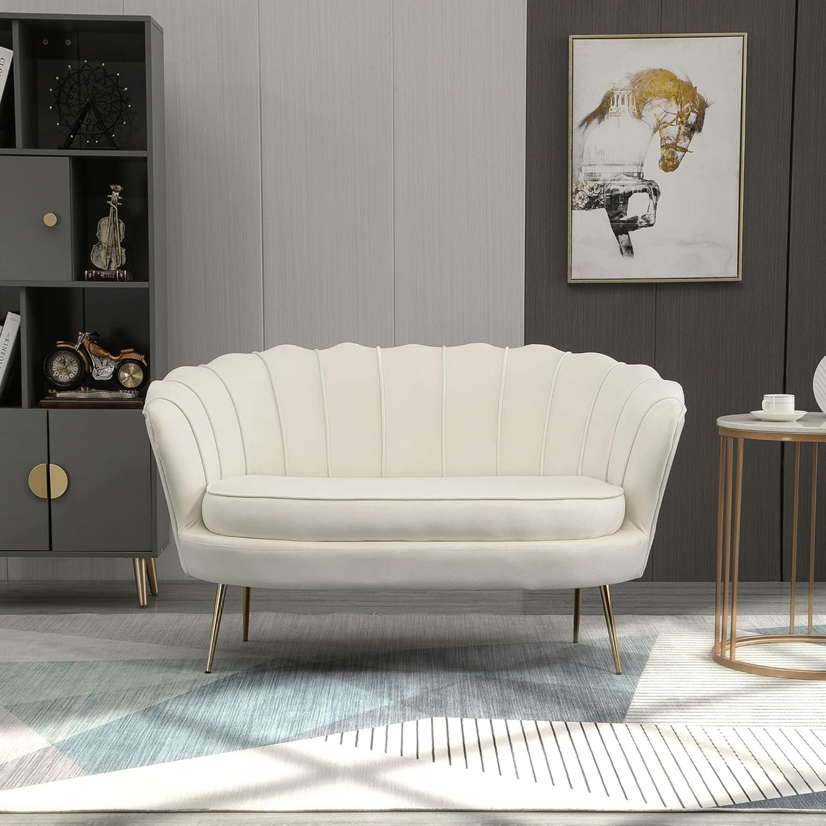 Sofá de 2 plazas HOMCOM con reposabrazos, respaldo en forma de pétalo, acolchado grueso, sofá tapizado moderno con aspecto de terciopelo y patas de metal para salón, 130 x 77 x 77 cm, blanco crema