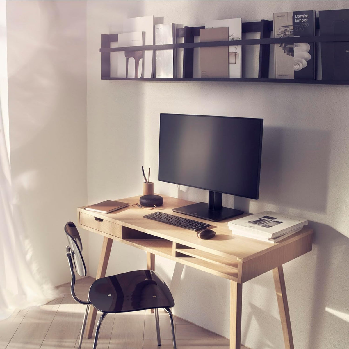 Bang & Olufsen Beosound A1 (2.ª gen.) – Altavoz Bluetooth portátil inalámbrico, resistente al agua IP67, sonido 360 grados, asistente de voz Alexa y manos libres, 18 horas de batería - Black Anthracite