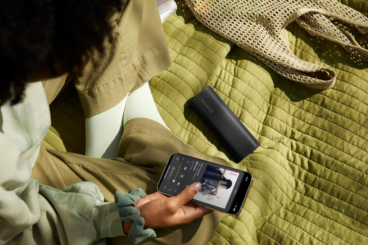 Sonos Roam 2 | Altavoz más ligero, portátil y resistente al agua con Bluetooth, Wi-Fi, al menos 10 horas de autonomía y control por voz para interiores y exteriores - Blanco