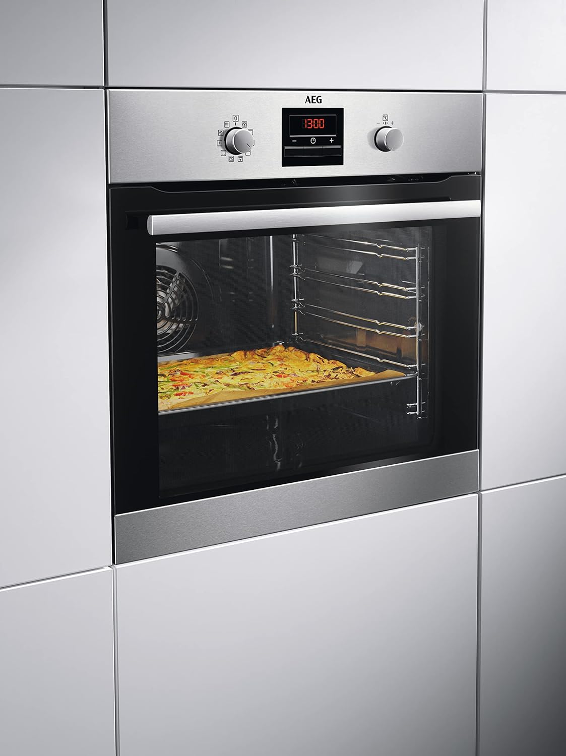 Horno empotrable AEG – Serie 5 Aire caliente circular: resultados de cocción uniformes en 3 niveles – Autolimpieza por pirólisis – 25 programas automáticos – Pantalla táctil LED – Calentamiento rápido – Negro – BPE53516AB