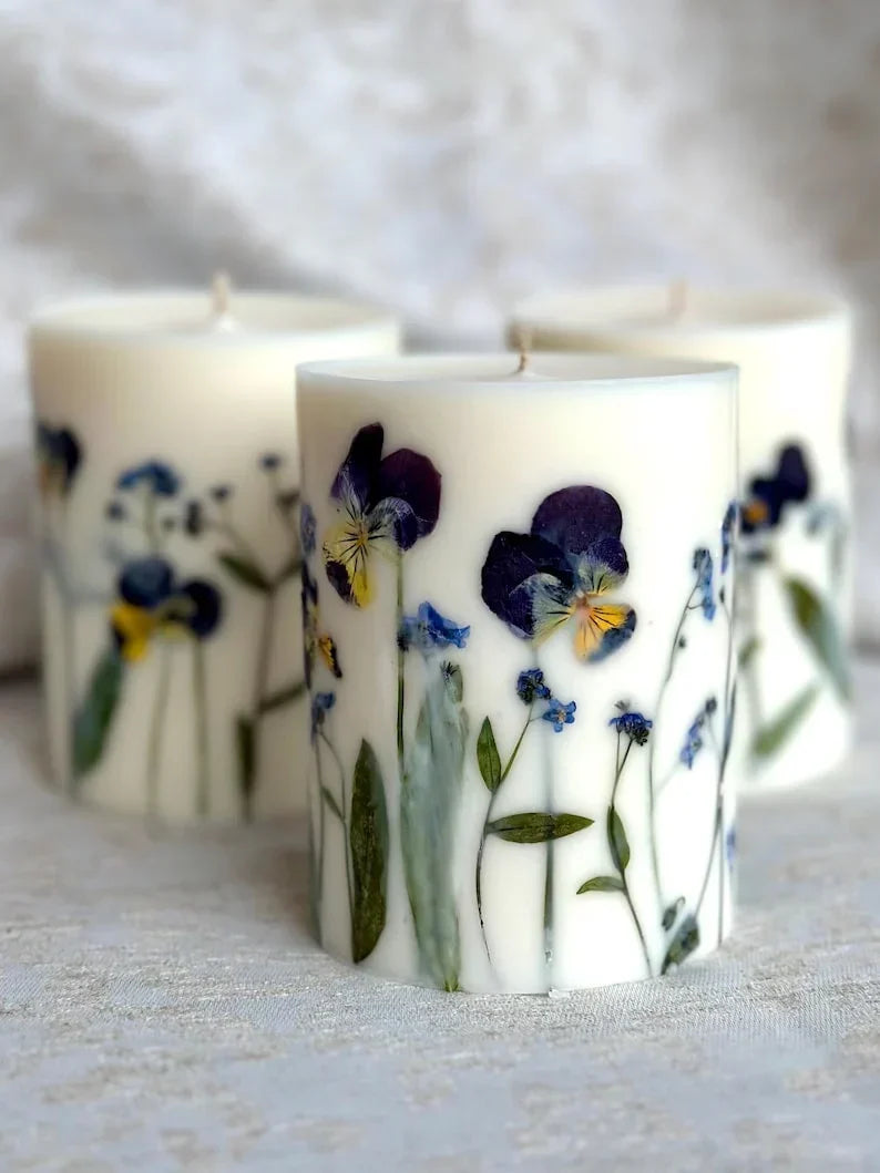 Vela de pilar con flores prensadas – Vela de cera de soja con flores reales, 9 x 7,5 cm