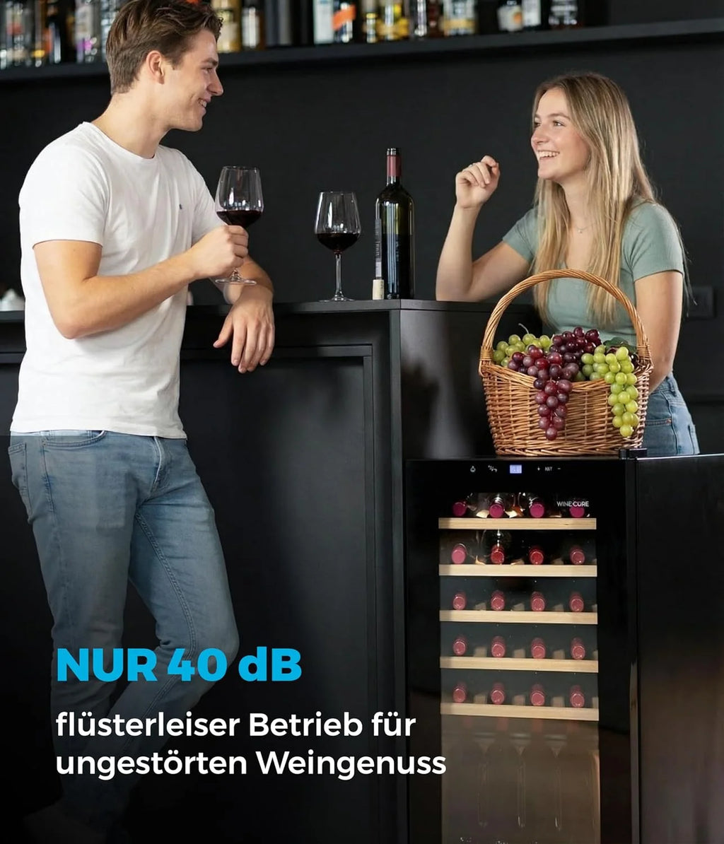 °CUBES Lodówka na wino, 28 butelek (90 l) z eleganckimi szklanymi drzwiami i wysokiej jakości półkami z drewna bukowego, 5-18°C, niski poziom wibracji i cicha (40 dB) | szafka na wino z wyświetlaczem