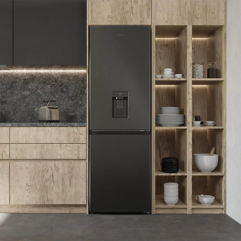 Frigorífico Combi Cecotec de 2 puertas con dispensador de agua Bolero CoolMarket Combi 296 DF WD Dark E. 296 L, 60 cm de ancho, funciones FastCooling, FastFreezing y DeFrost, luz LED interior, Dark Inox