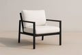 Sillón de aluminio con cojines blancos