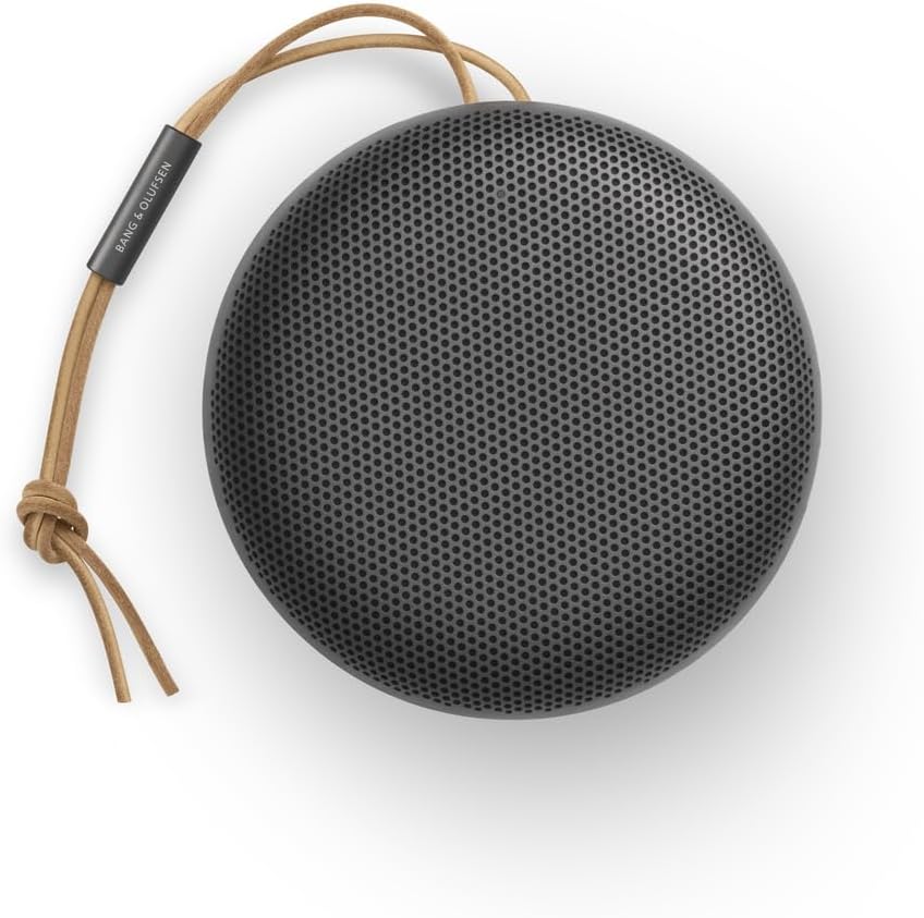 Bang & Olufsen Beosound A1 (2.ª gen.) – Altavoz Bluetooth portátil inalámbrico, resistente al agua IP67, sonido 360 grados, asistente de voz Alexa y manos libres, 18 horas de batería - Black Anthracite