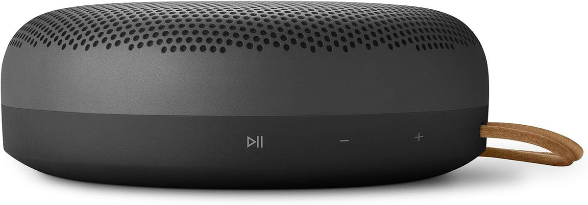 Bang & Olufsen Beosound A1 (2.ª gen.) – Altavoz Bluetooth portátil inalámbrico, resistente al agua IP67, sonido 360 grados, asistente de voz Alexa y manos libres, 18 horas de batería - Black Anthracite