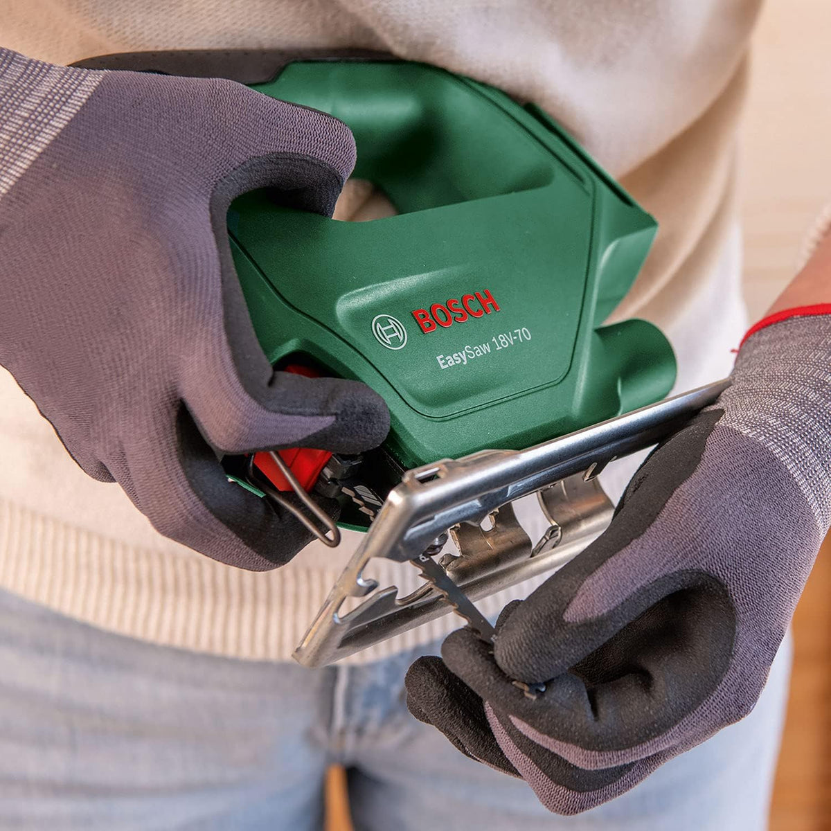 Bosch EasySaw akumulatorowa wyrzynarka 18V-70 (akumulator 2,0 Ah, system 18 V, z 1 brzeszczotem do wyrzynarki, ładowarka AL 18 V-20, w kartonie)