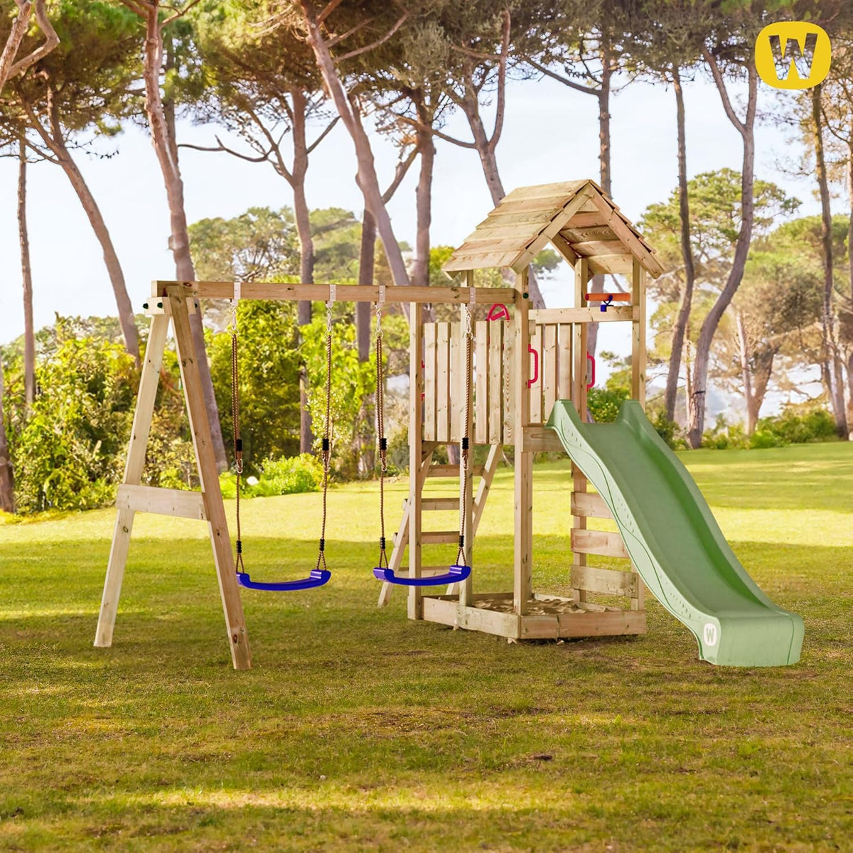 Torre de juegos WICKEY MultiFlyer con tejado de madera, columpio y tobogán verde pastel, torre de escalada para niños al aire libre con arenero, escalera y accesorios de juego para el jardín