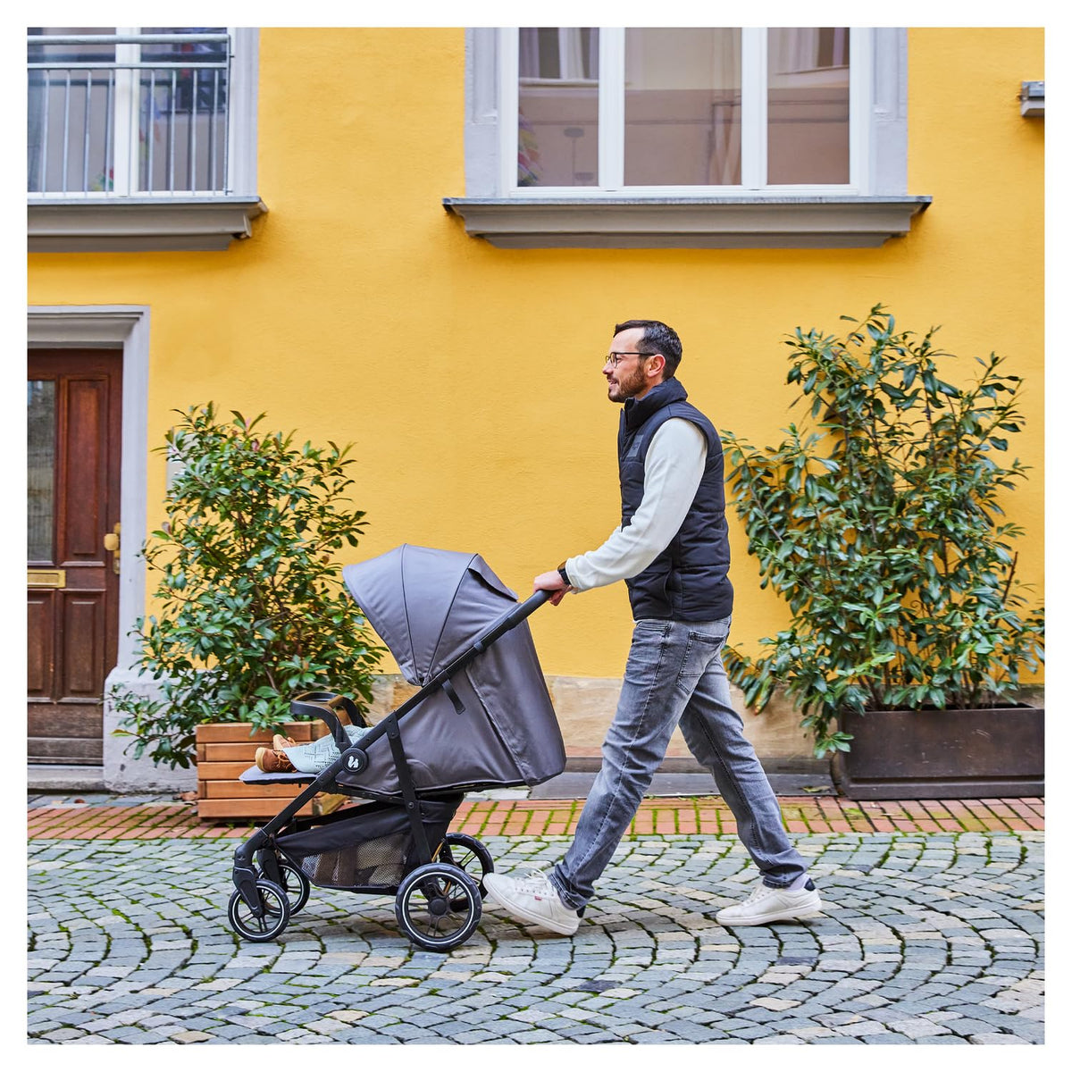 Silla de paseo hauck con bandeja para aperitivos y portavasos, Shop N Care Grey | Con función de reclinado desde el nacimiento hasta los 22 kg, protección UV 50+, silla de paseo de plegado compacto, ruedas de EVA a prueba de pinchazos, cesta grande