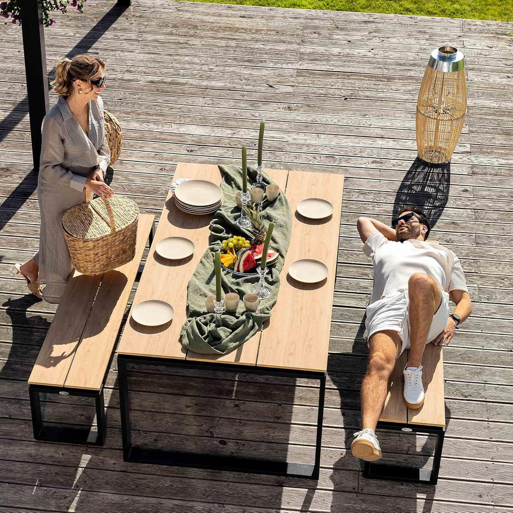 Muebles de jardín di volio Trento, conjunto de muebles de jardín: mesa de comedor espaciosa y 2 bancos de jardín, fabricados con materiales resistentes a la intemperie, para jardín y terraza