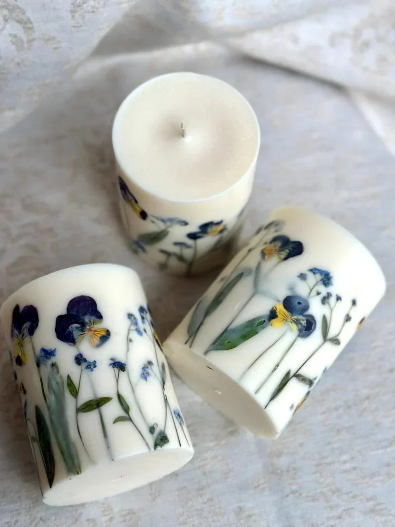 Vela de pilar con flores prensadas – Vela de cera de soja con flores reales, 9 x 7,5 cm