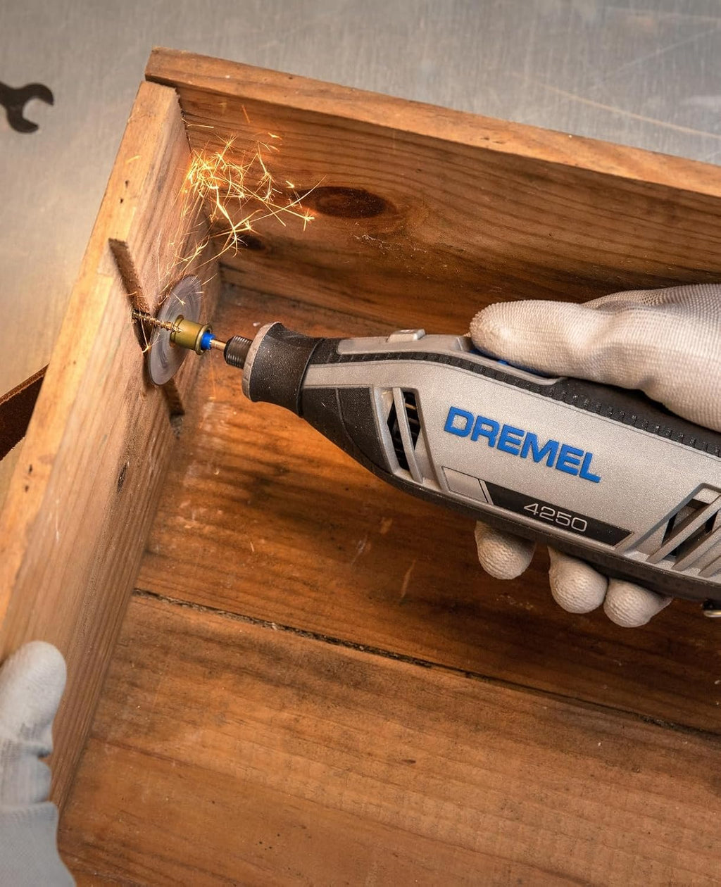 Dremel 4250 Herramienta rotativa multifunción de 175 W con 3 adaptadores, 35 accesorios, velocidad variable de 5000 a 35 000 rpm para cortar, lijar, taladrar, limpiar, esculpir, pulir, grabar, amolar y fresar