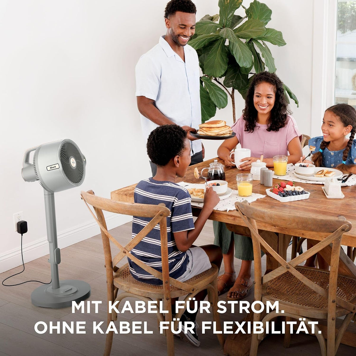 Ventilador inalámbrico con nebulizador Shark FlexBreeze Pro para interiores y exteriores con sistema de rociado, depósito de agua portátil, alcance de 20 m, ventilador de pie y de mesa, 5 niveles de velocidad, silencioso, mando a distancia, Dove FA300WHEU