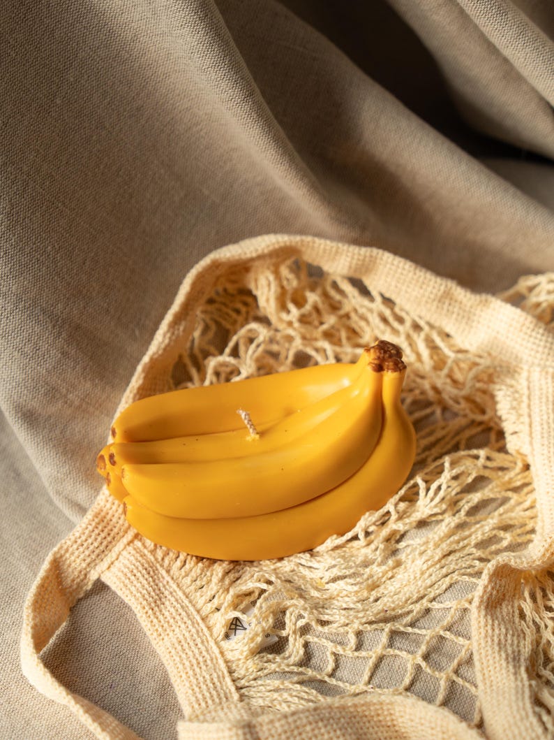 Vela con forma de plátano hecha de cera de soja y cera de oliva, 14 cm x 7 cm, 252 g
