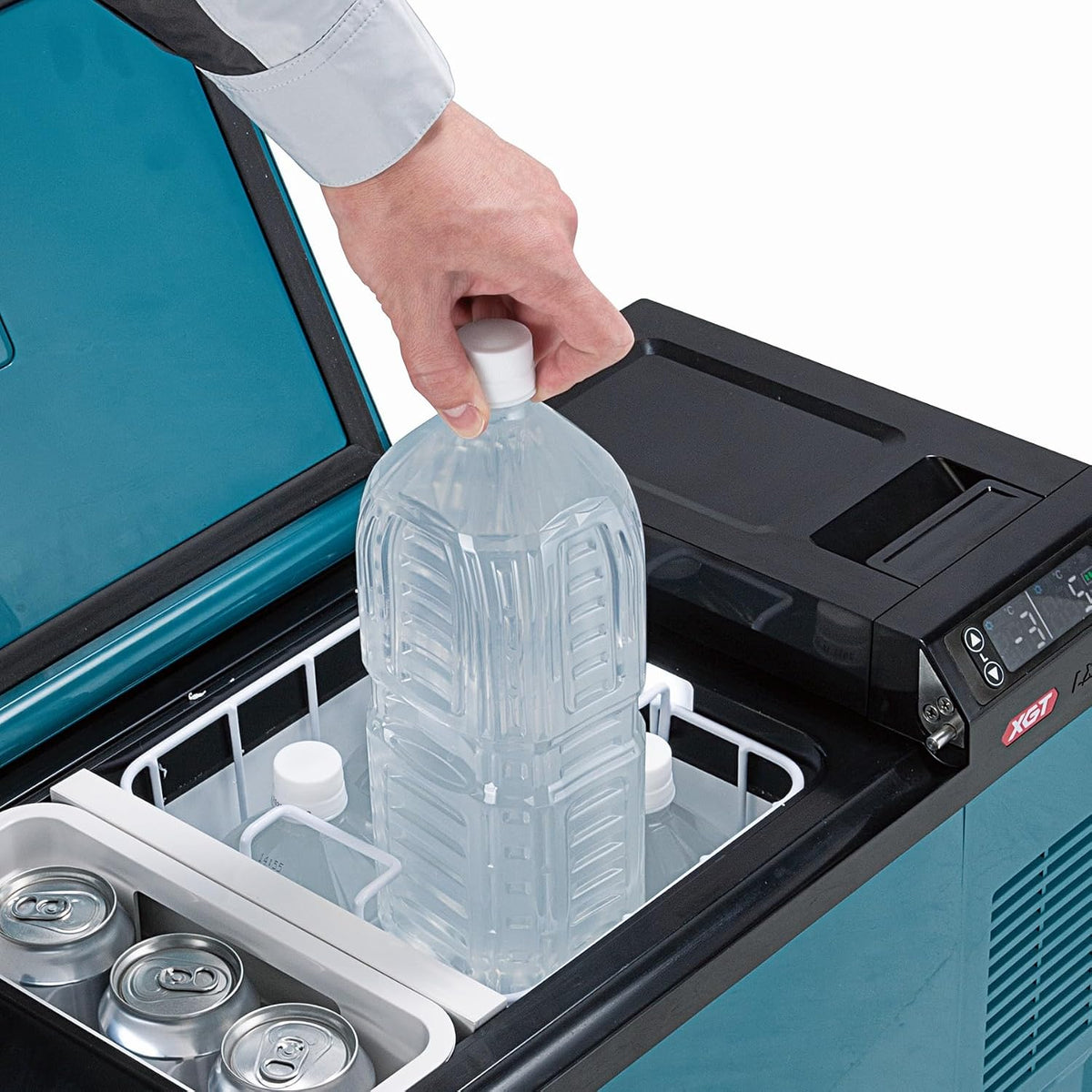 Nevera y calentador portátil a batería Makita CW004GZ 40V máx. 29 litros (sin batería, sin cargador)