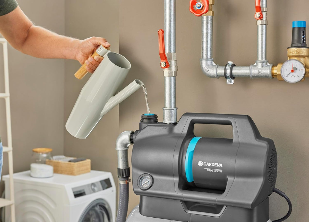 Gardena Hauswasserwerk 3800 Silent: Bomba con depósito de agua de 21 l y filtro integrado, caudal de 3800 l/h, presión de 3,9 bar, silenciosa, sin mantenimiento (9064-20)