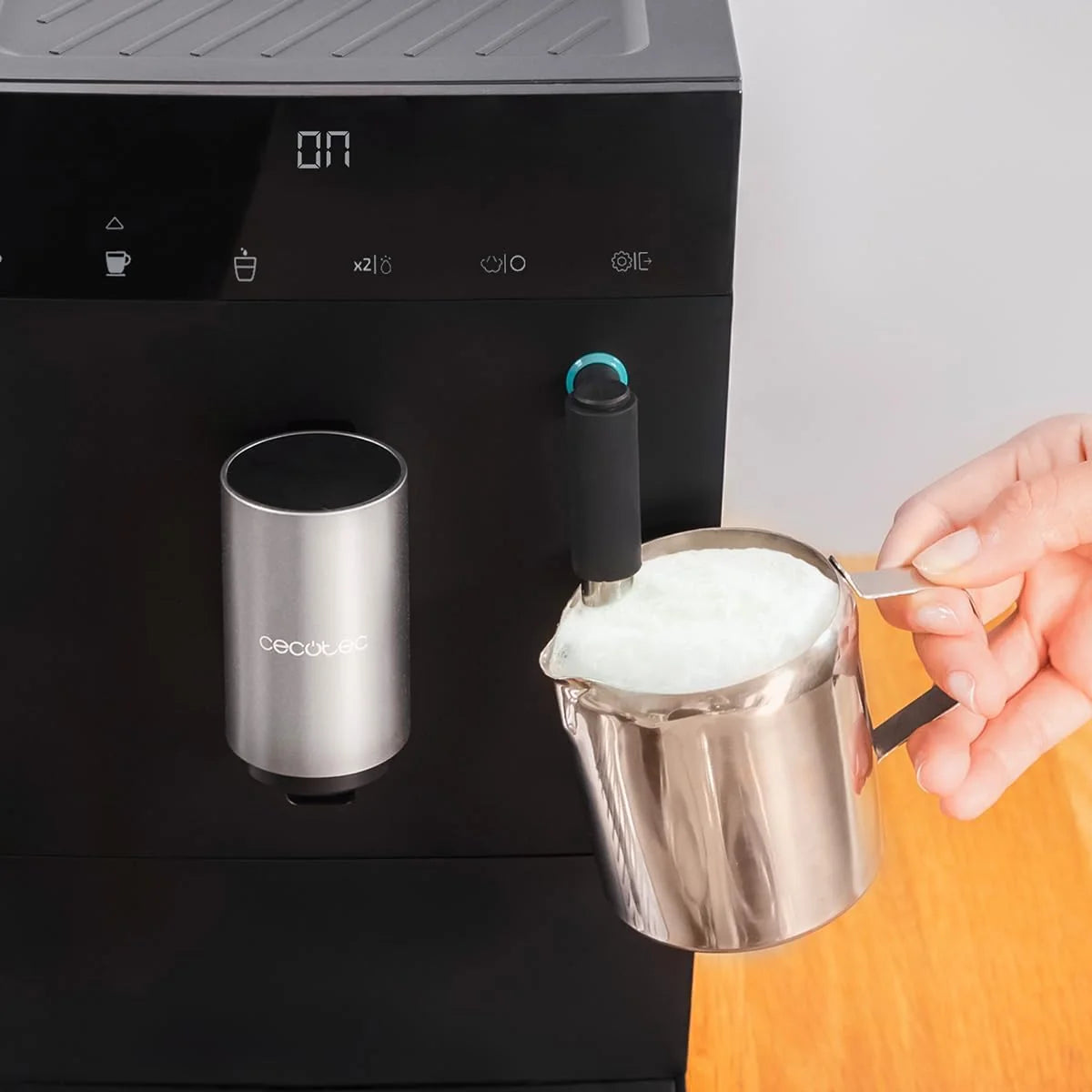 Cecotec Kompaktowy ekspres do kawy do espresso Cremmaet Steam. 1350 W, 19 bar, system termobloków, zbiornik na kawę ziarna 150 g z młynkiem i 1,1 l wody, kompaktowy z parownikiem