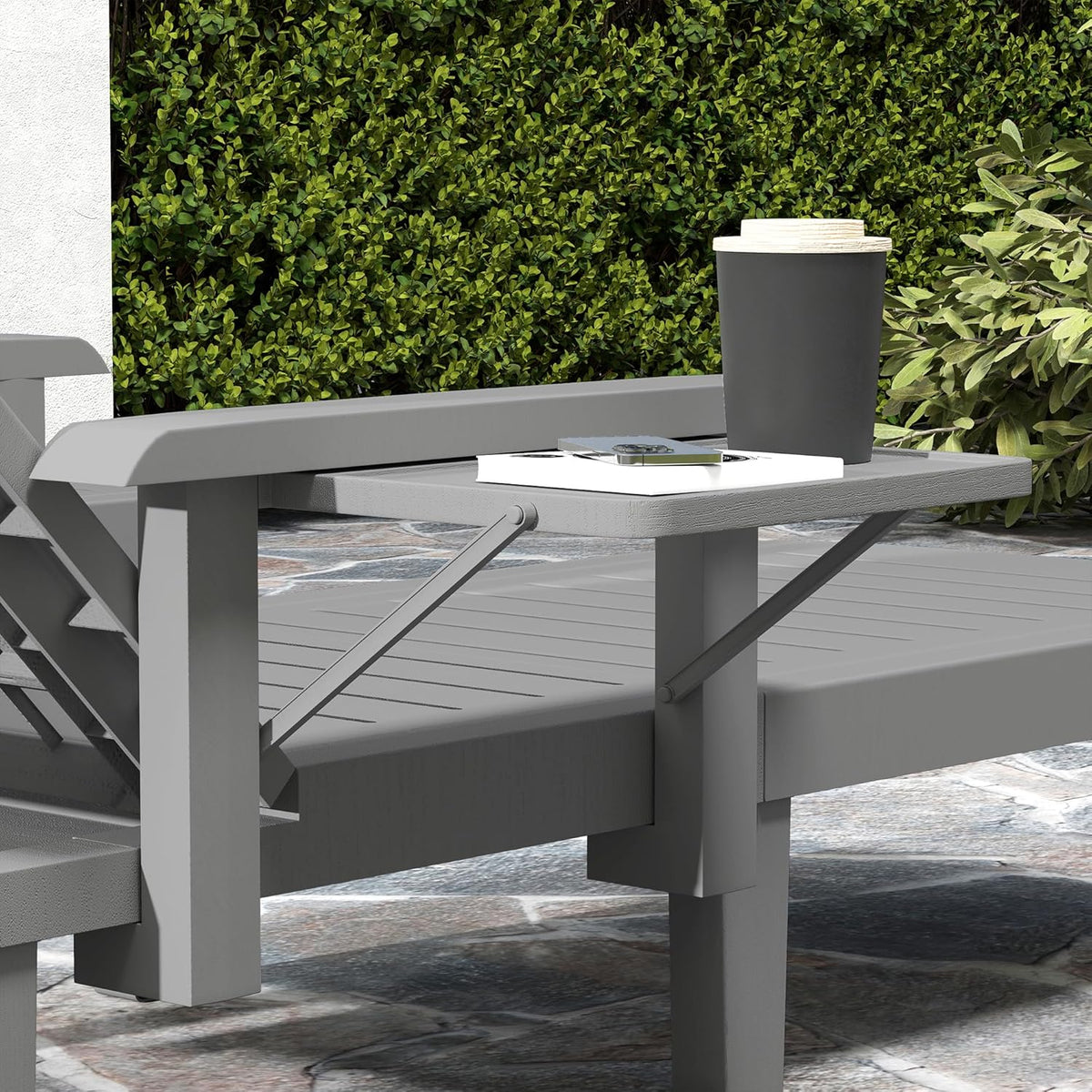 Outsunny Set de 2 tumbonas de jardín con mesa auxiliar, aspecto de madera, respaldo ajustable en 5 posiciones, silla de jardín resistente a la intemperie, carga máx. 120 kg, para jardín, exterior, playa, gris oscuro