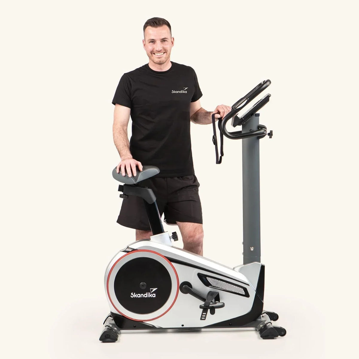 Bicicleta estática ergométrica Morpheus, sistema de freno magnético, 12 kg de masa de inercia, 32 niveles, 24 programas, compatible con la aplicación Kinomap, 150 kg, 144x56x103 cm
