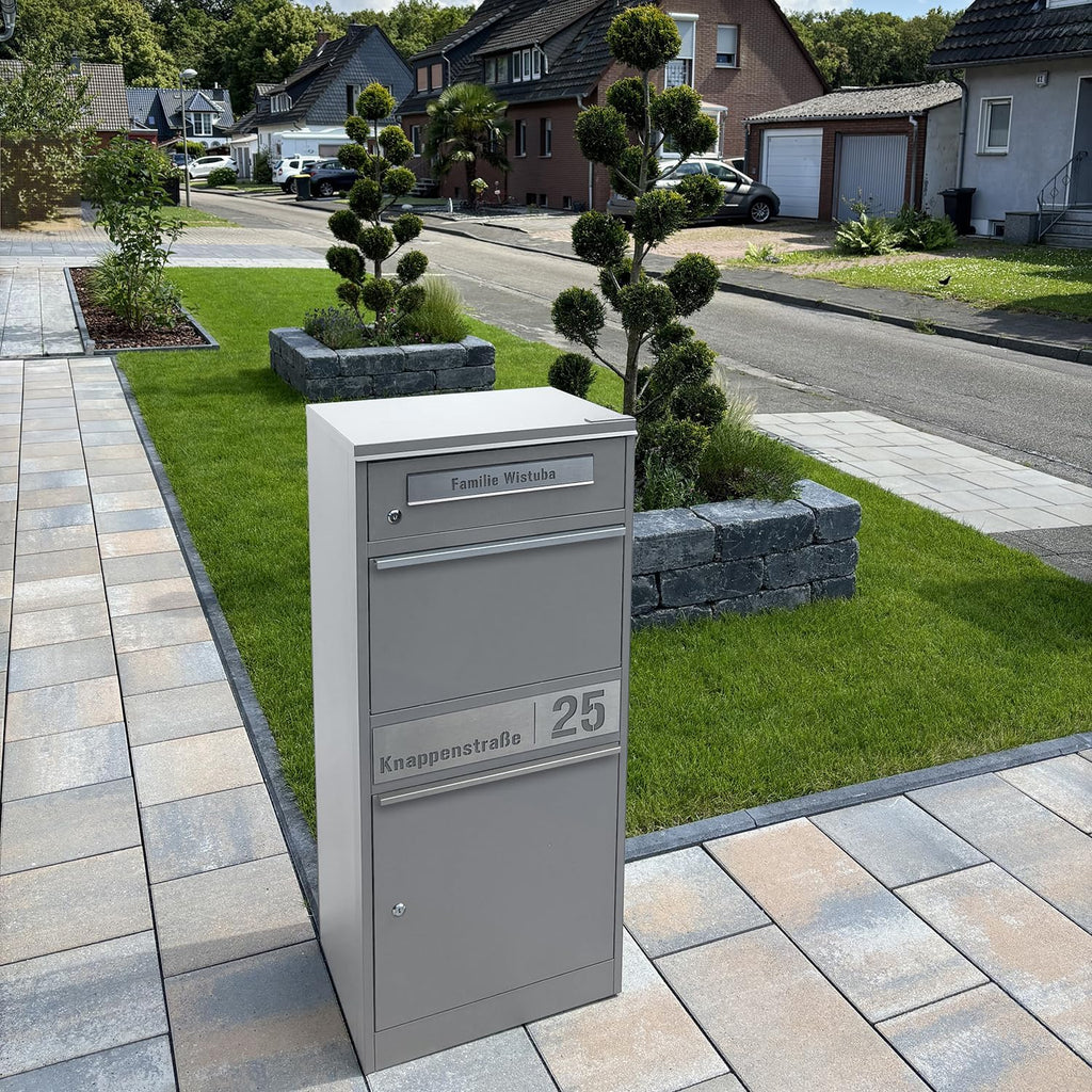 Buzón y casillero para paquetes Metzler, acero inoxidable y sólido, casillero para paquetes exterior grande XXL, buzón de pie moderno, caja para paquetes, buzón de correos en RAL 9007 aluminio gris con grabado de nombre, modelo Bispo 2