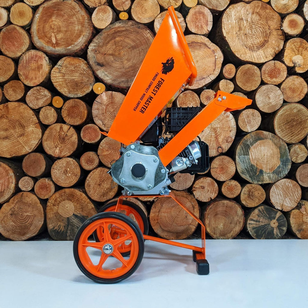 Trituradora de jardín a gasolina FM6DD con motor de 4 tiempos de 6 HP para ramas de hasta 50 mm, accionamiento directo con cuchillas de doble filo