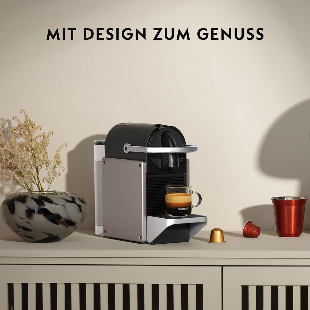 Cafetera de cápsulas Krups Nespresso Pixie Redesign, 1260 W, depósito de agua de 0,7 l, Espresso o Lungo, ahorro de energía, cápsulas reciclables, incluye set de bienvenida, Titanio, XN306T10