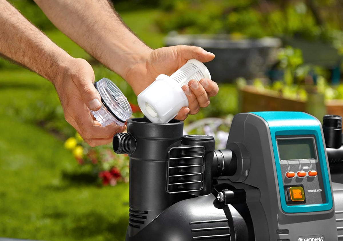 Gardena Comfort Hauswasserautomat 5000/5E LCD: bomba de agua doméstica con pantalla LC, ahorro de energía, caudal de 5000 l/h, motor de 1300 W con interruptor térmico de seguridad, protección contra funcionamiento en seco (1759-20)