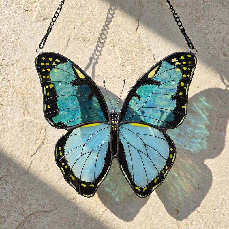 Atrapasueños de urania de bandas verdes hecho a mano en vidrio tintado, técnica de lámina de cobre Tiffany, decoración para ventana