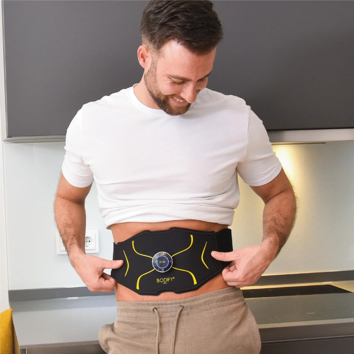 Entrenador abdominal EMS Max para estimulación muscular abdominal dirigida con controlador, cable de carga y cinta de extensión