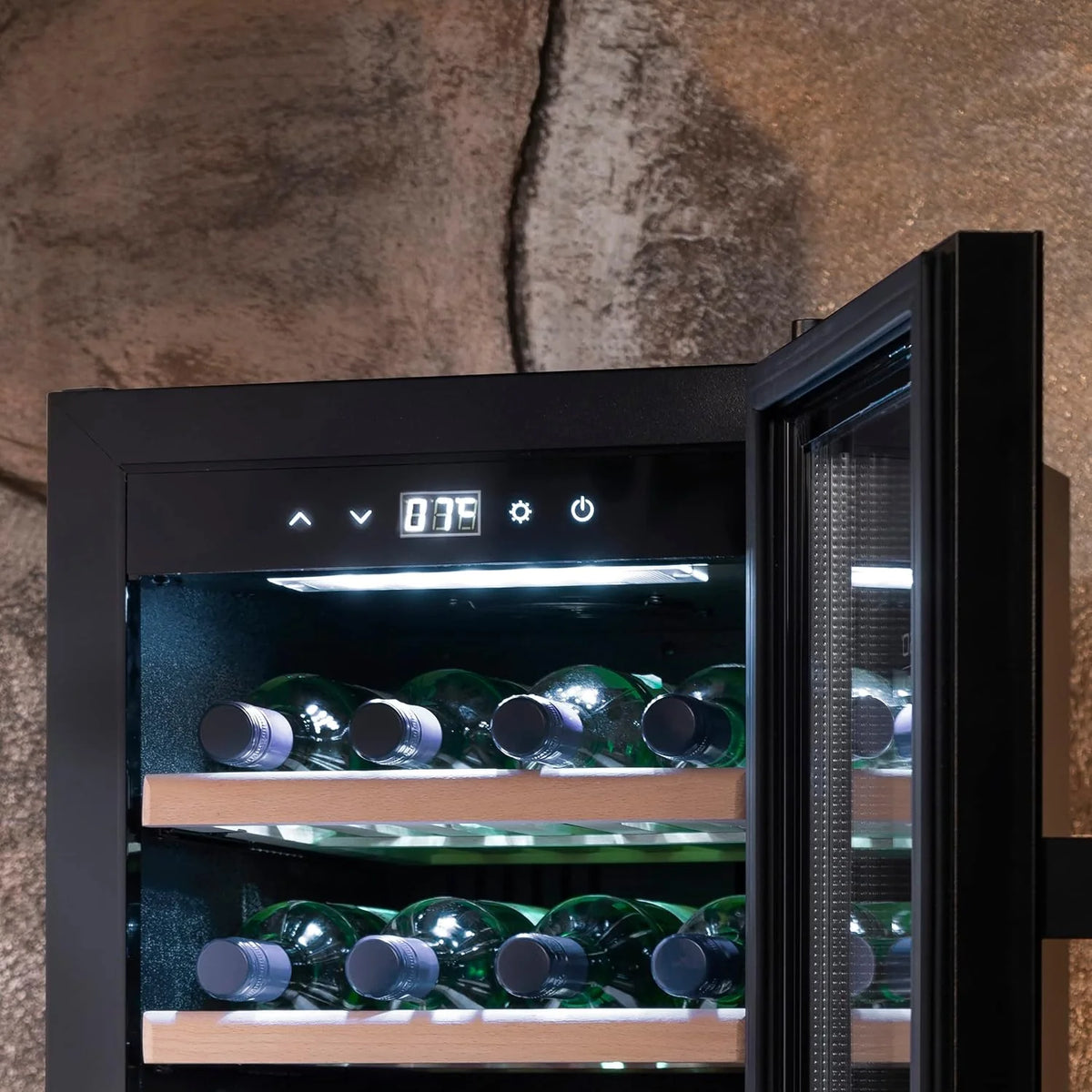 CASO WineExclusive 38 Smart lodówka na wino, do 38 butelek, dwie oddzielne strefy temperatury regulowane w zakresie 5°-20°C, oświetlenie LED, z modułem Wi-Fi i aplikacją