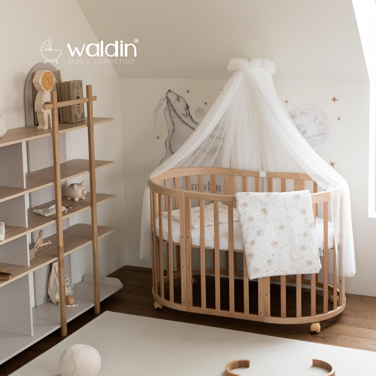Cuna ovalada evolutiva Waldin, set completo 7 en 1, cuna de barrotes, cama infantil con colchón, cambiador, cuna colecho, madera blanca