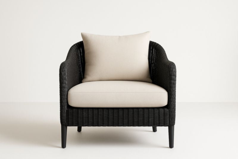 Sillón de polietileno negro con cojín beige
