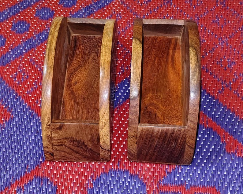 Juego de 2 servilleteros de madera con diseño floral para mesa