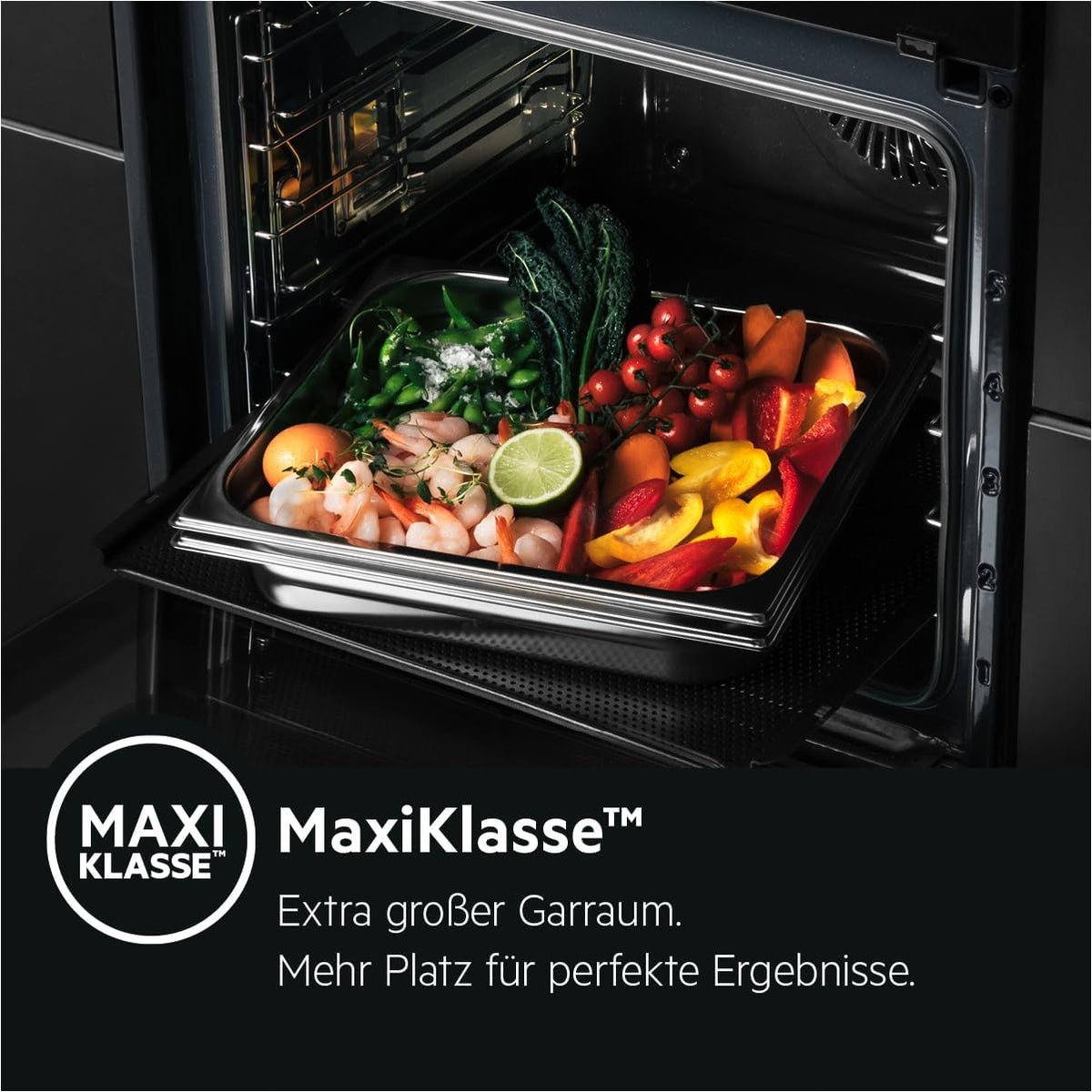 Cocina independiente AEG con placa vitrocerámica 60 cm/zona paellera/zona de cocción multianillo/mandos escamoteables/control táctil/función grill/pantalla con reloj/A / CCB644OCBM